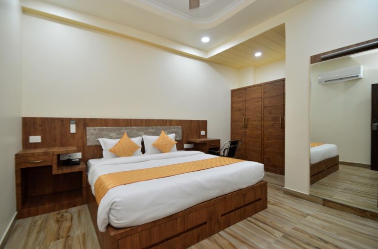 Deluxe Double Room Hotel Kapish - Deluxe Double Room Image 3