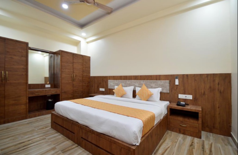Deluxe Double Room Hotel Kapish - Deluxe Double Room Image 4
